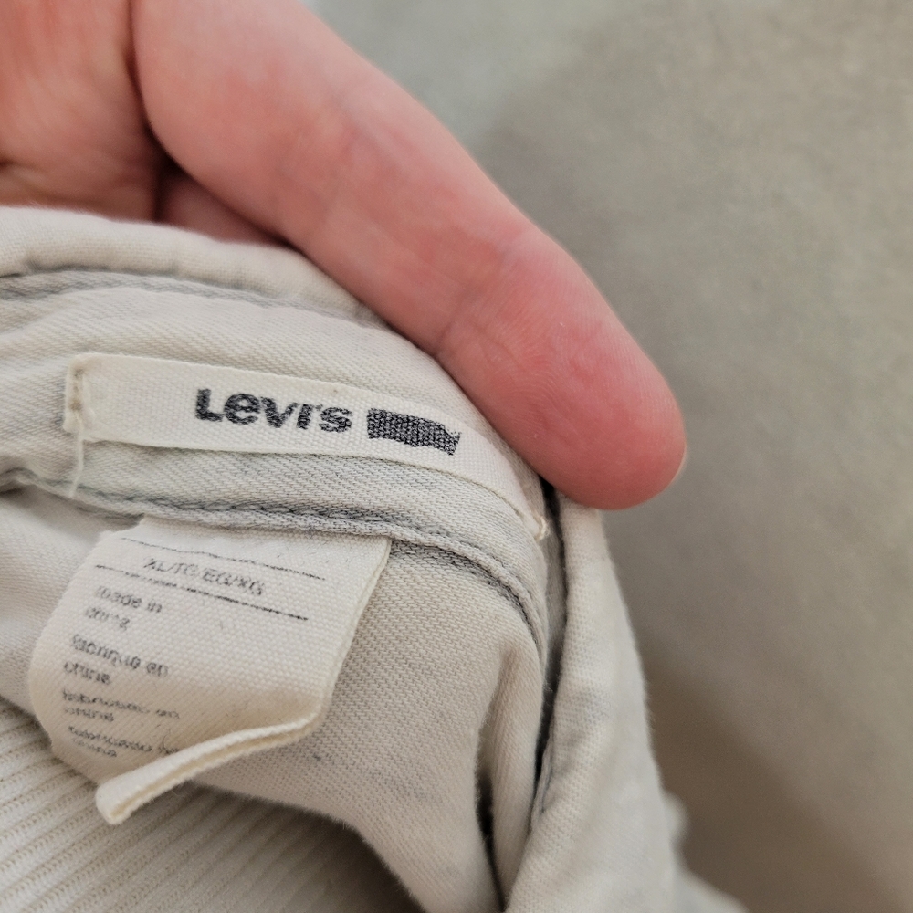 Levi's Button Down Extra Light Wash Long Sleeve - image 4